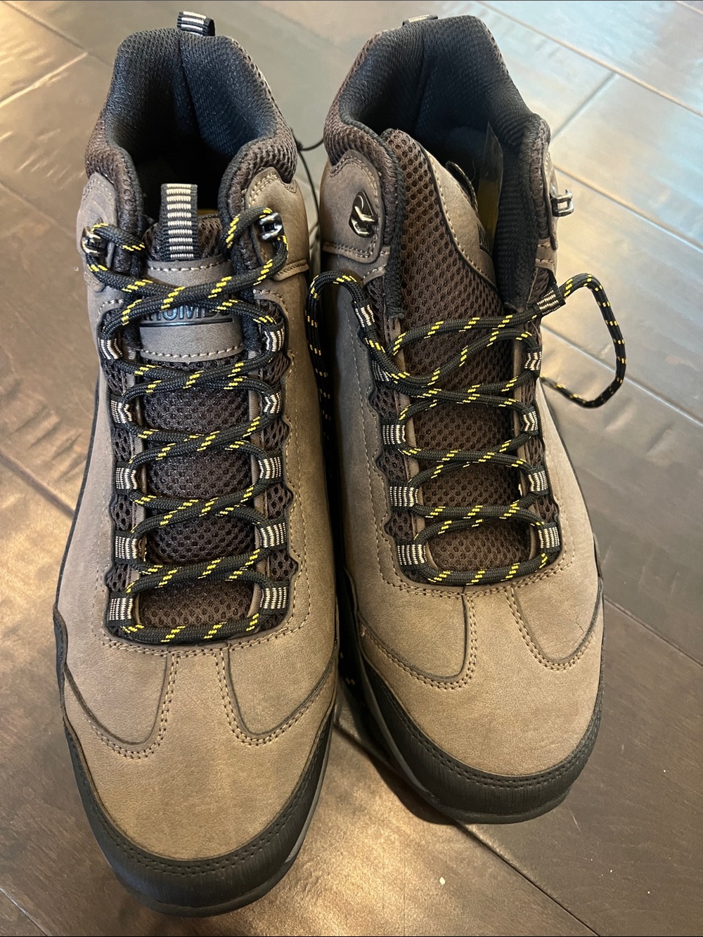 Khombu Men’s SZ 10 Gray and Black Hiking Boots with Yellow-Accent Laces.NWT